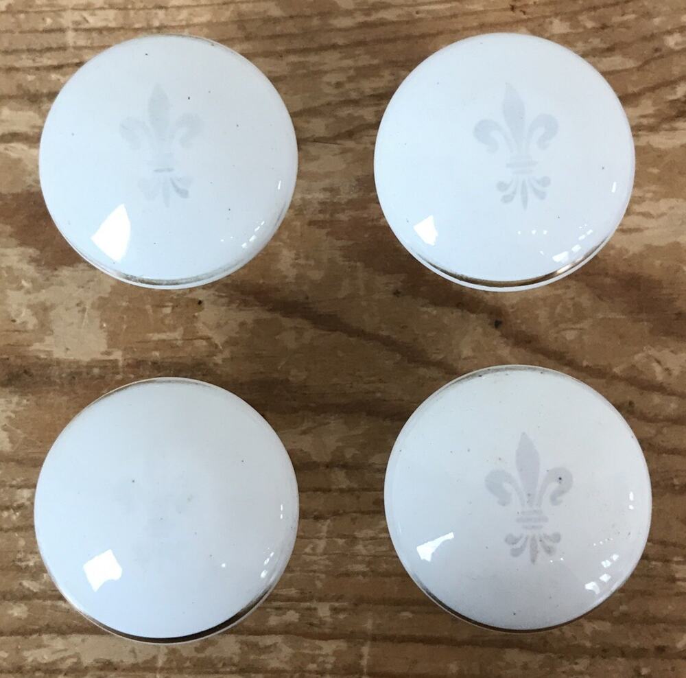 Set Lot 4 Vtg White Fleur De Lis Porcelain Ceramic Cabinet Drawer Pulls Knobs